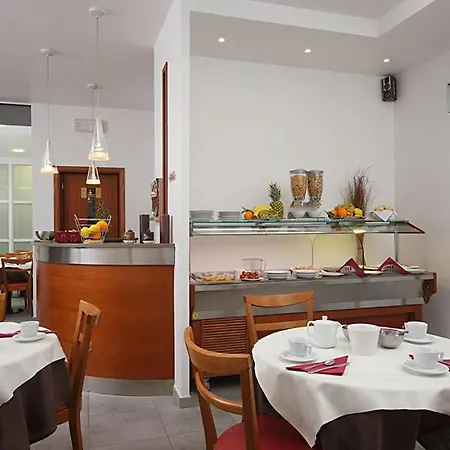 Paris Hotel
